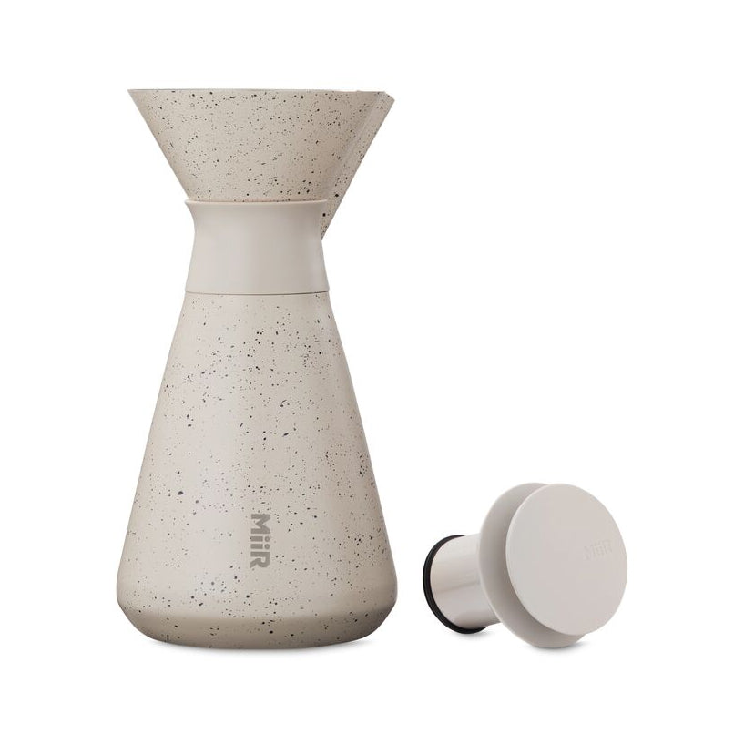 new-standard-carafe-b6 WebPDP-33oz_New_Standard_Carafe_Desert_Tan_Speckle_Studio__CAR1SVOS224_Front_Lid_Staged.jpg