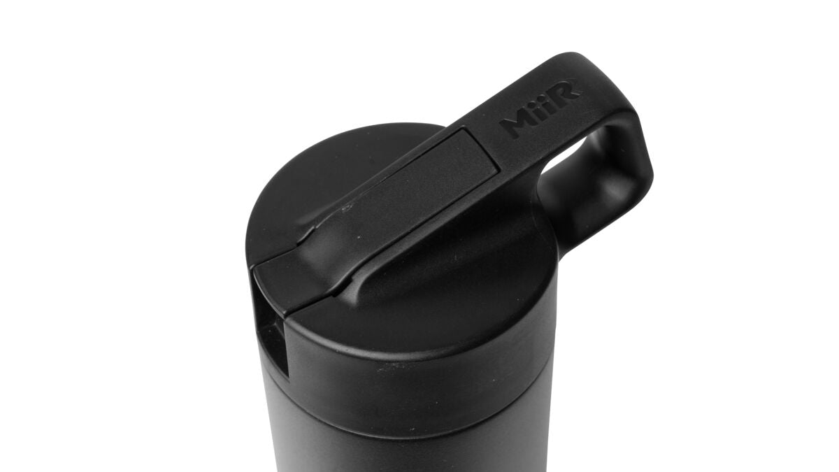 straw-bottle-n3 WebPDP-Straw_Lid_2_Black_Studio_0221_45deg_Closed__WMB1SL20002.jpg